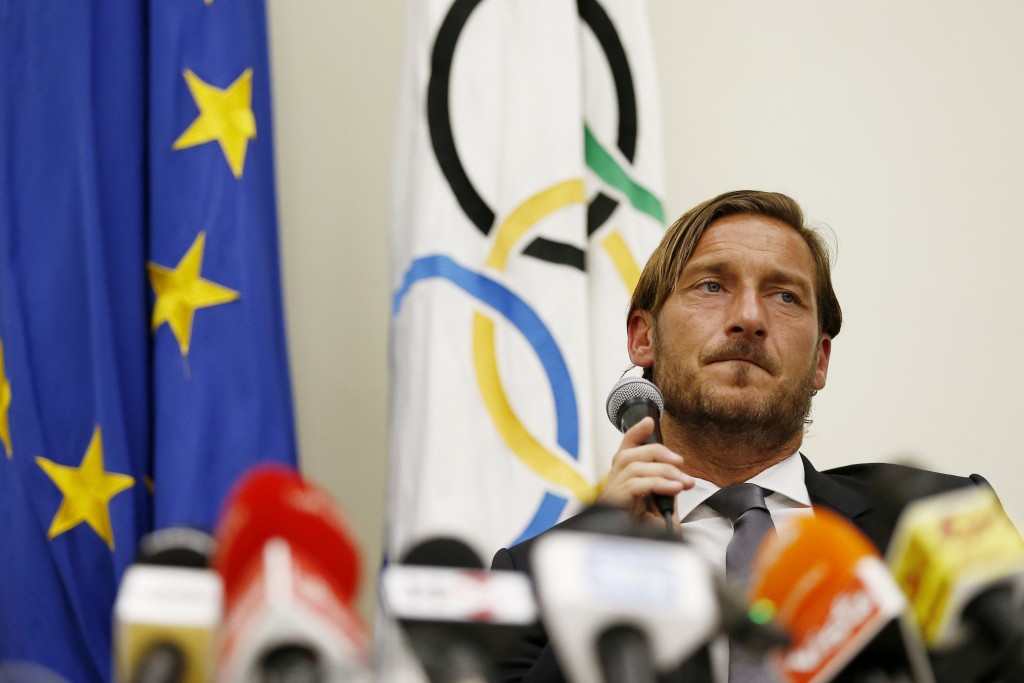 Francesco Totti si dimette dalla AS Roma, conferenza stampa nel salone d'onore del CONI