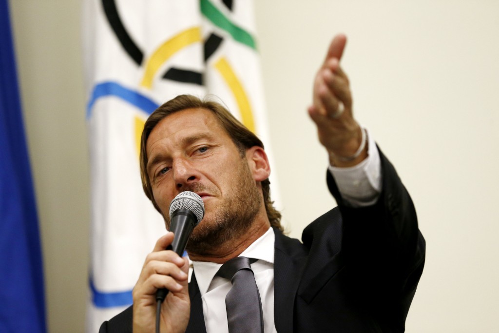 Francesco Totti si dimette dalla AS Roma, conferenza stampa nel salone d'onore del CONI