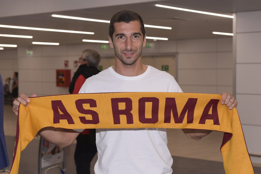AS Roma, arrivo a Fiumicino di Henrikh Mkhitaryan