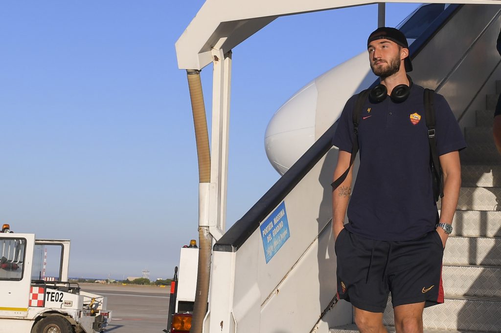 Cristante AS Roma, l'arrivo all'aeroporto di Brindisi