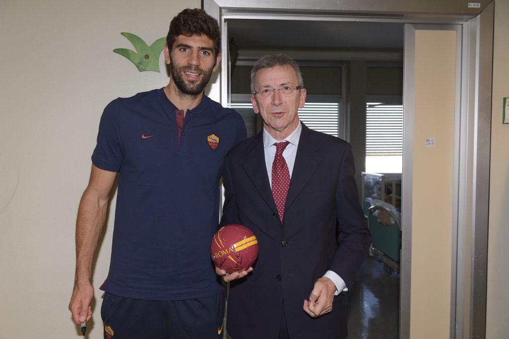 AS Roma, Federico Fazio in visita al reparto pediatrico dell’Ospedale S. Andrea di RomaAS Roma, Federico Fazio in visita al reparto pediatrico dell’Ospedale S. Andrea di Roma