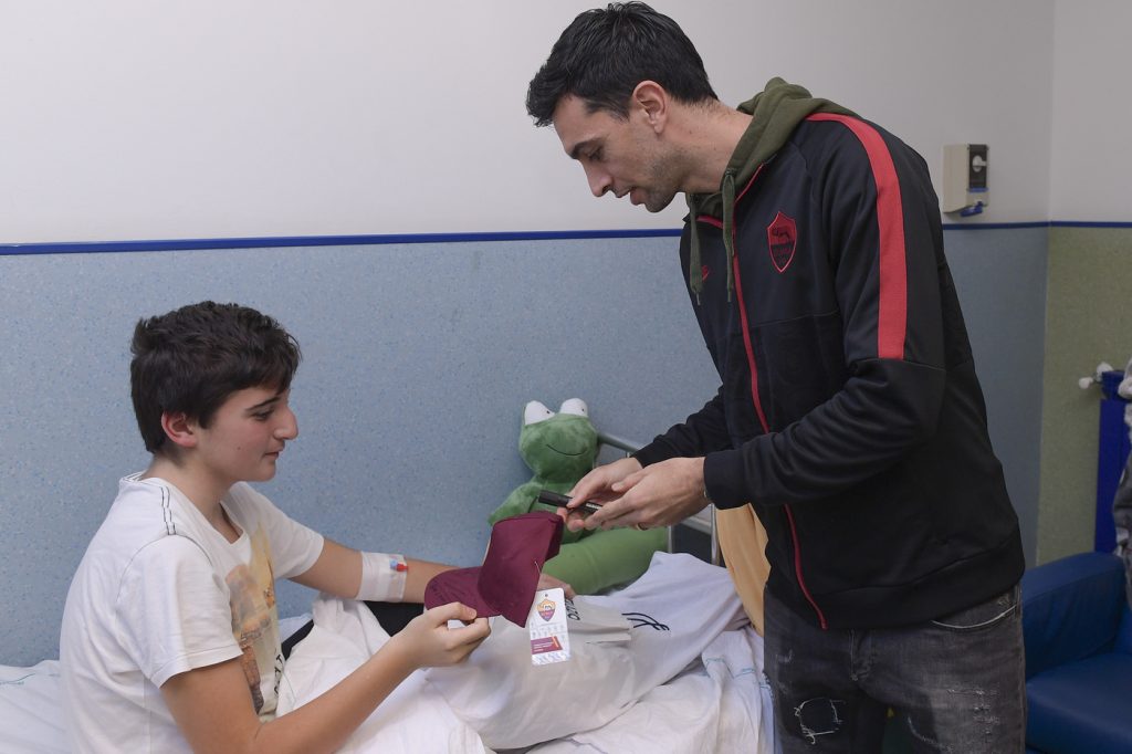 AS Roma, Javier Pastore e Pau Lopez in visita al Policlinico Umberto I° di RomaAS Roma, Javier Pastore e Pau Lopez in visita al Policlinico Umberto I° di Roma