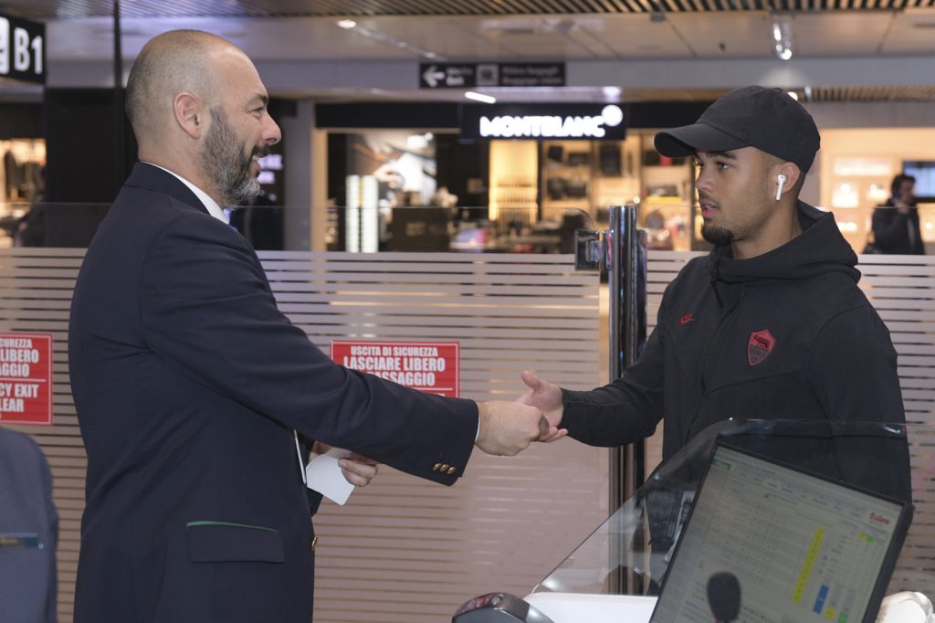 Coppa Italia, l'AS Roma in viaggio per Torino alla vigilia di Juventus vs Roma Kluivert