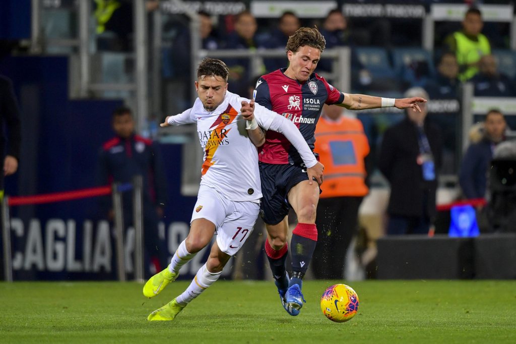 Under Luca Pellegrini Cagliari vs Roma - Serie A TIM 2019/2020