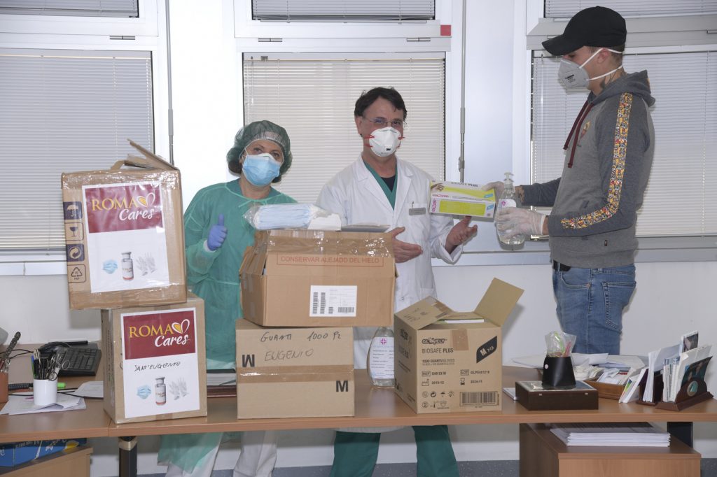 Coronavirus, Roma Cares consegna generi alimentari e presidi sanitari a ospedali, parrocchie e case famiglia