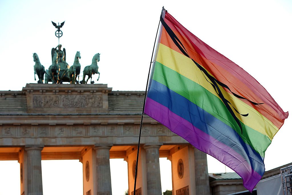 bandiera gay pride omofobia