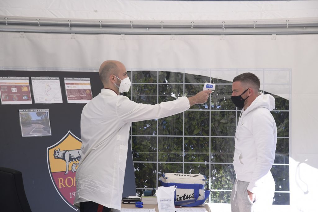 Veretout mascherina Serie A, primo giorno di allenamenti individuali per l'AS Roma a Trigoria