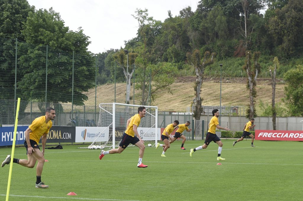 Serie A: Prosegue il lavoro in sicurezza dei calciatori dell’ASRoma a TrigoriaSerie A: Prosegue il lavoro in sicurezza dei calciatori dell’ASRoma a Trigoria