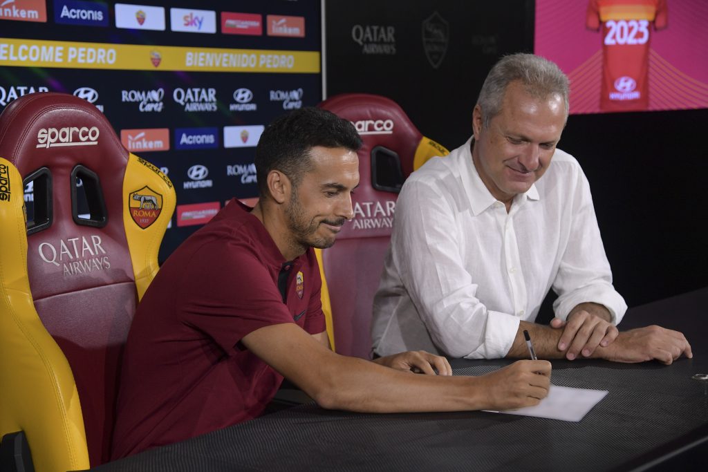 Serie A, Pedro è un nuovo giocatore dell' AS Roma: visite mediche e firma del contrattoSerie A, Pedro è un nuovo giocatore dell' AS Roma: visite mediche e firma del contratto