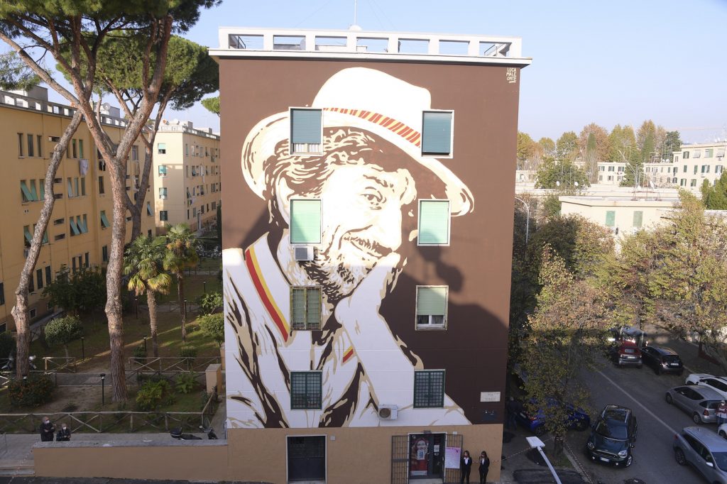 Murale in ricordo di Gigi Proietti al Tufello, il quartiere dove è cresciuto il grande attoreMurale in ricordo di Gigi Proietti al Tufello, il quartiere dove è cresciuto il grande attore