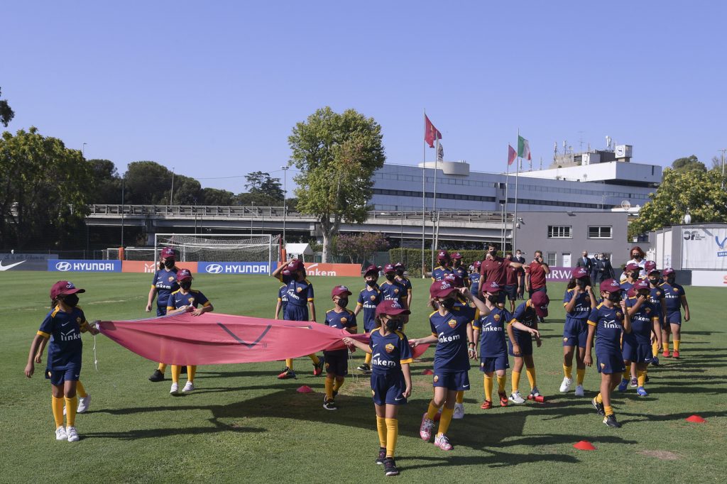 roma cares bambini camp AS Roma, La cerimonia conclusiva dei Camp di Roma Cares al Tre Fontane