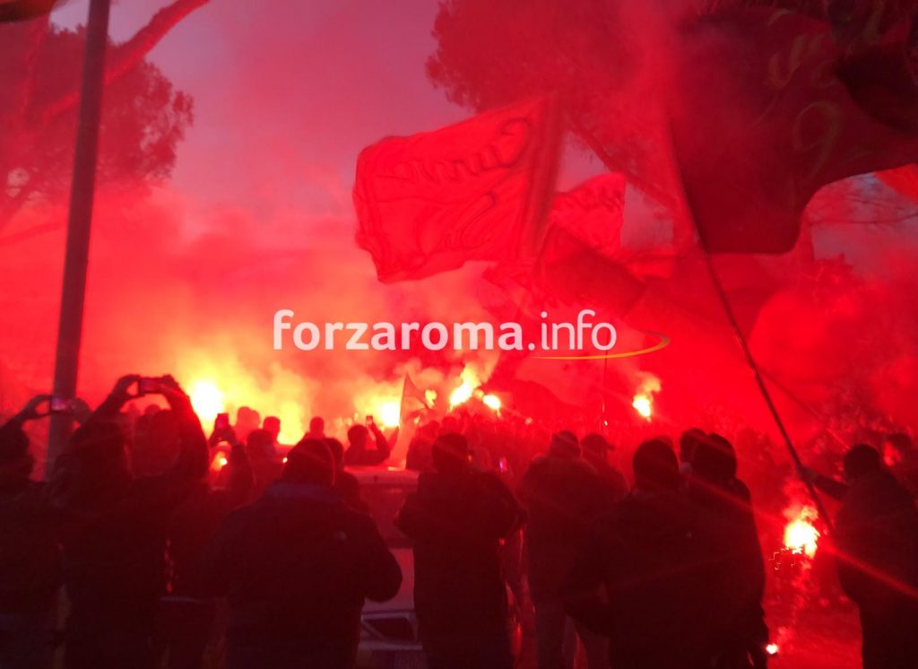 lazio-roma-tifosi-a-trigoria