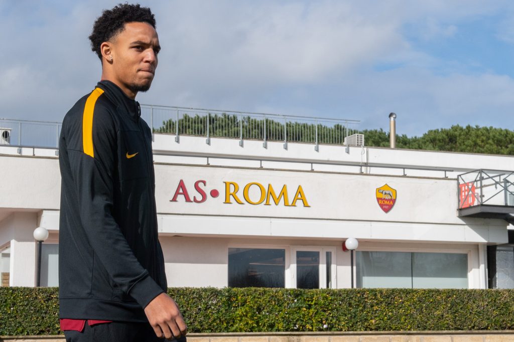 AS Roma, il primo giorno a Trigoria del nuovo giocatore Bryan Reynolds
