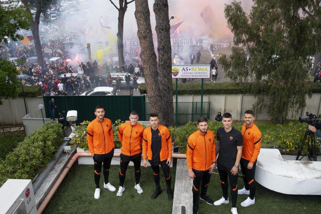 Tifosi trigoria Pellegrini veretout El Shaarawy mancini Spinazzola Cristante Manchester United-Roma