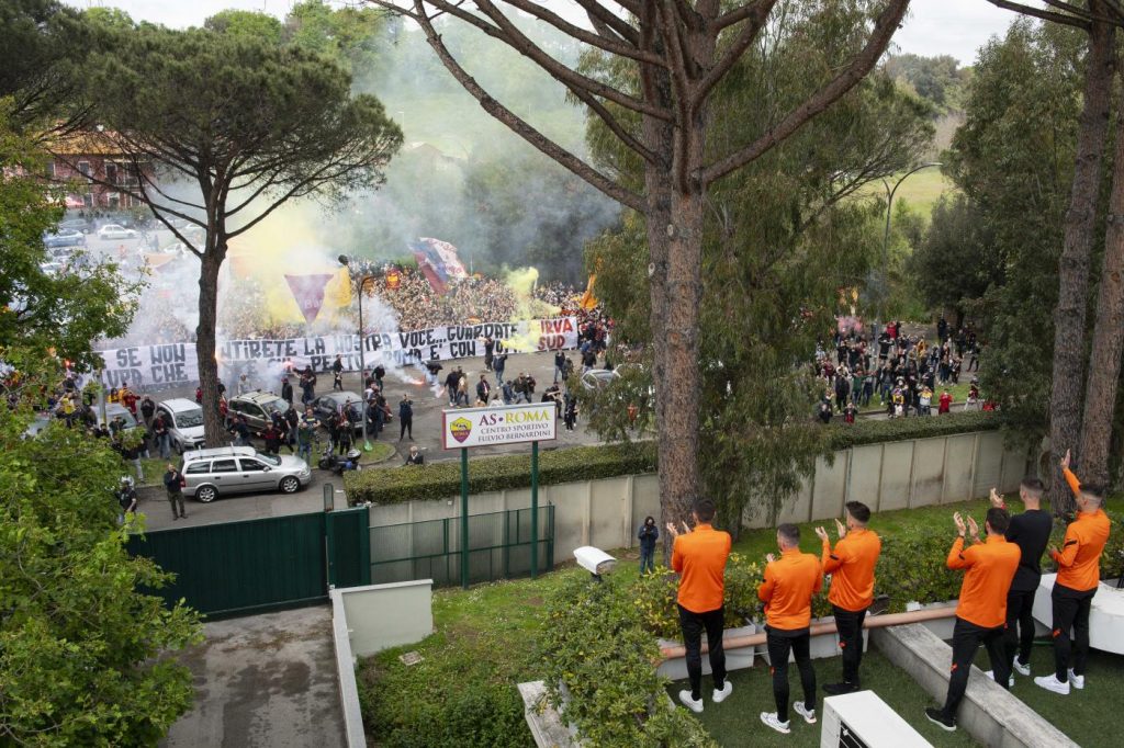 Tifosi trigoria Pellegrini Veretout El Shaarawy Manchester United-Roma