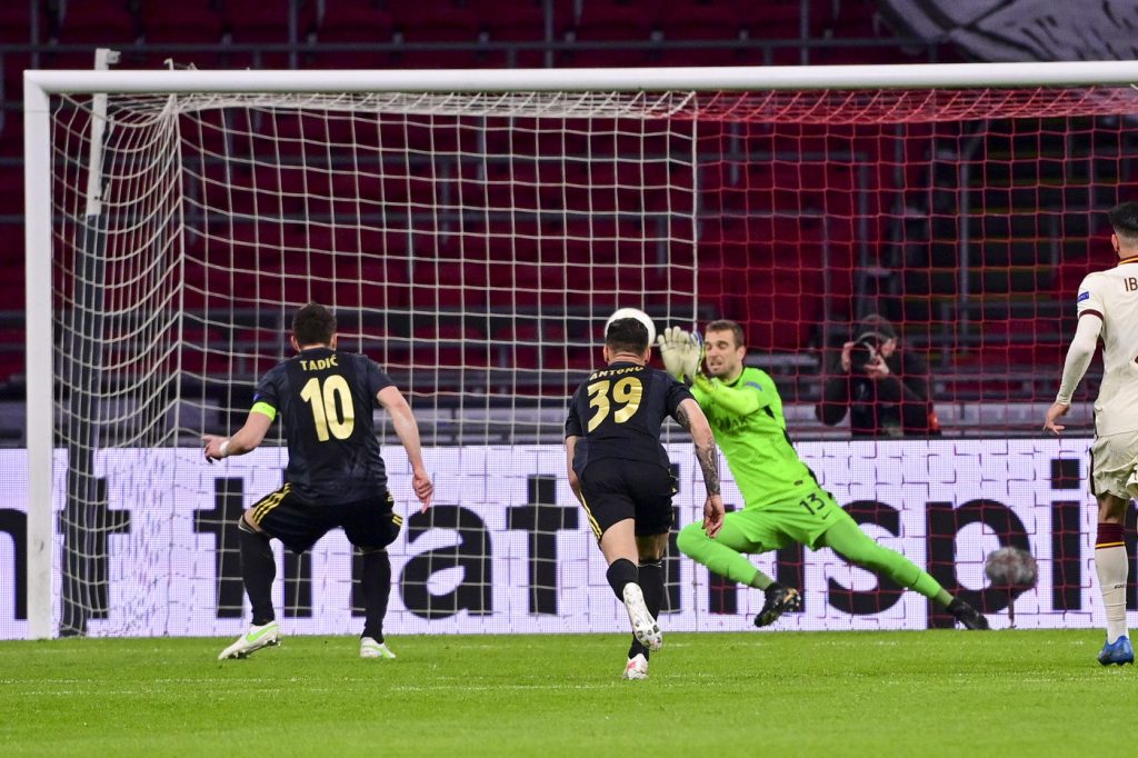 Pau Lopez rigore Ajax vs Roma - Europa League 2020/2021