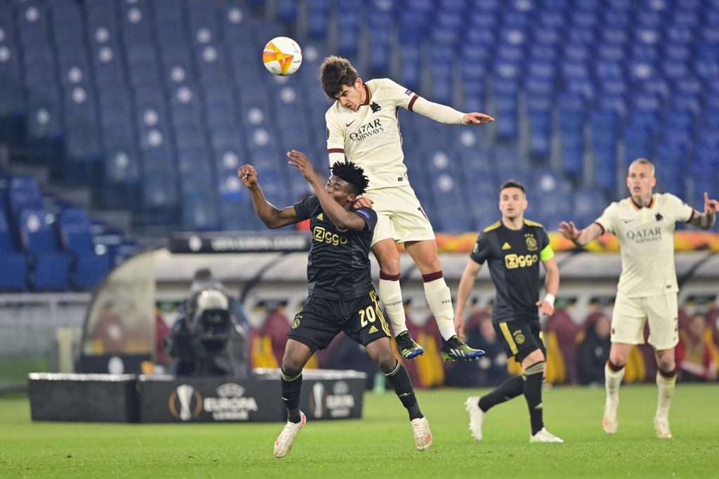 roma-ajax-villar-colpo-testa
