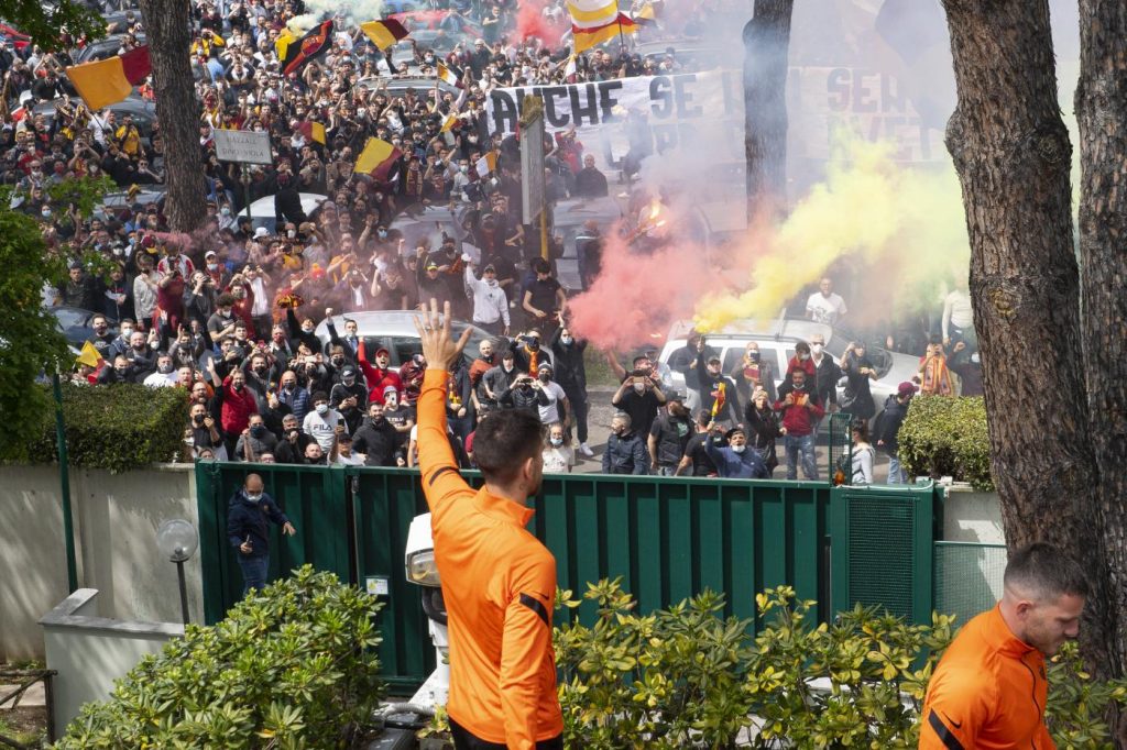 Tifosi trigoria Pellegrini Manchester United-Roma