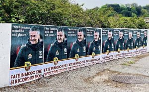 manchester manifesti solskjaer roma tifosi