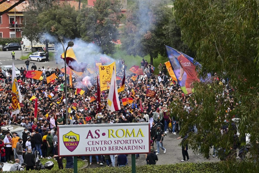 Tifosi Trigoria Manchester United-Roma