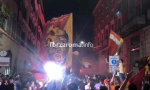 I tifosi giallorossi festeggiano i 94 anni della Roma