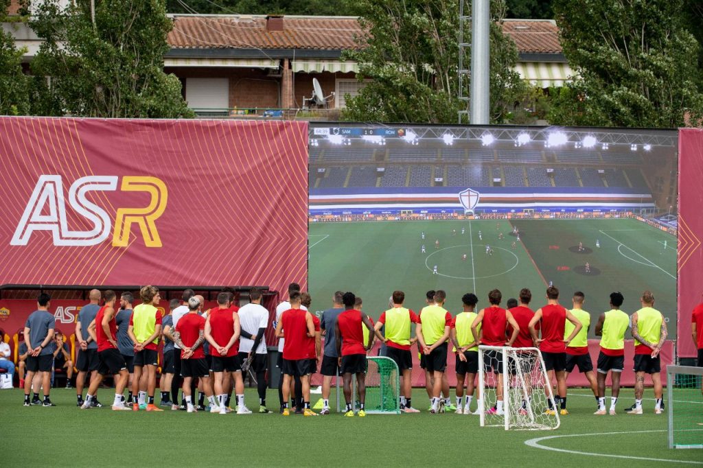 mourinho allenamento trigoria maxischermo