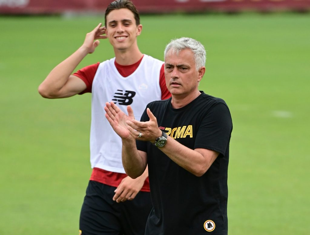 allenamento roma trigoria mourinho calafiori