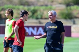 shomurodov mourinho AS Roma Training Session