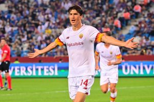 gol shomurodov  Trabzonspor v AS Roma - UEFA Conference League: Play-Offs Leg One