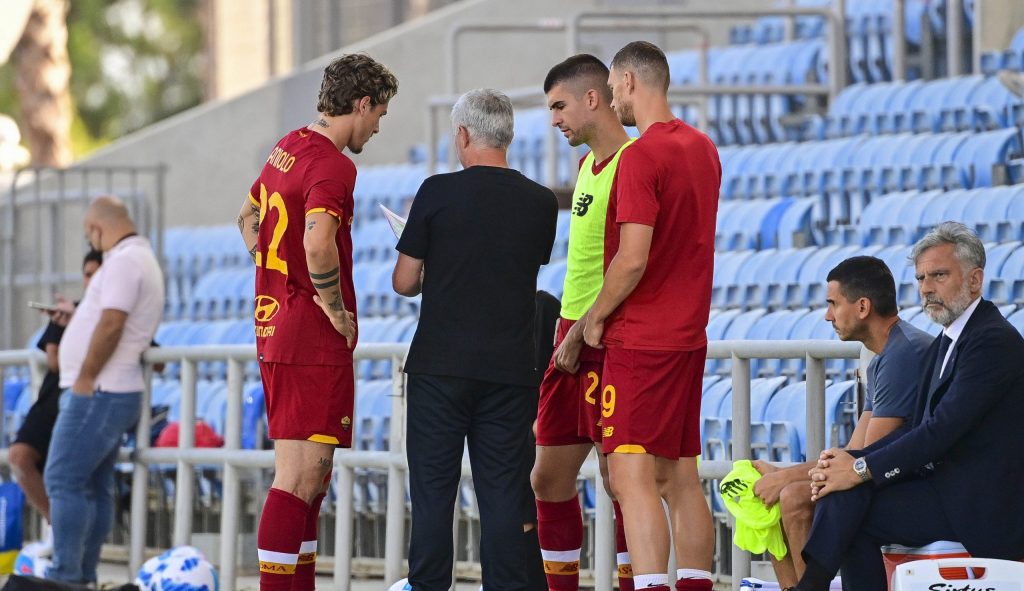 dzeko mourinho zaniolo mancini Sevilla FC v AS Roma - Pre-Season Friendly