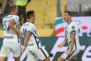 dzeko ACF Fiorentina v FC Internazionale - Serie A