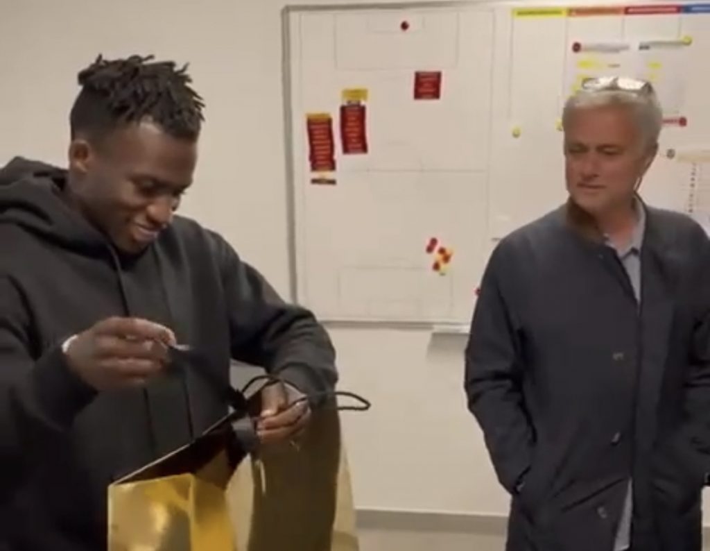 afena gyan scarpe mourinho gaffe