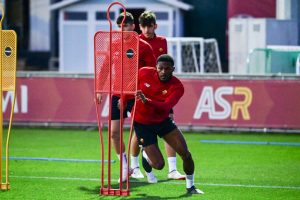 Maitland-Niles AS Roma Training Session