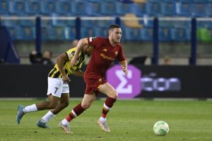 Jordan Veretout Vitesse v AS Roma: Round of 16 Leg One - UEFA Europa Conference League