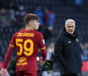 Zalewski Mourinho Udinese Calcio v AS Roma - Serie A
