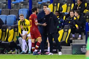 Josè Mourinho talks to Sergio Oliveira Vitesse v AS Roma: Round of 16 Leg One - UEFA Europa Conference League