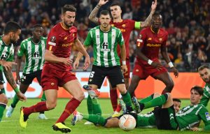 cristante AS Roma v Real Betis: Group C - UEFA Europa League