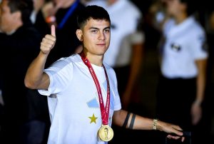 dybala FIFA World Cup Qatar 2022 Winners Arrive to Buenos Aires