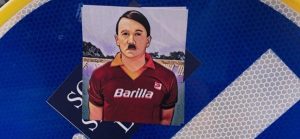 adesivi hitler roma