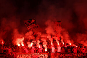 Fumogeni tifosi Bayer 04 Leverkusen v AS Roma: Semi-Final Second Leg - UEFA Europa League