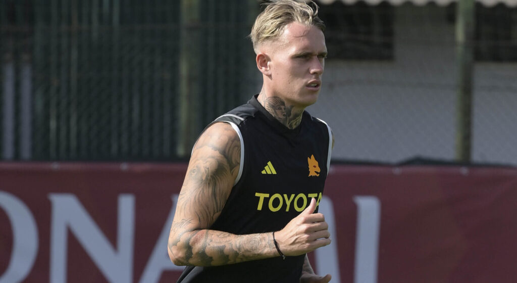 AS Roma Training Session karsdorp