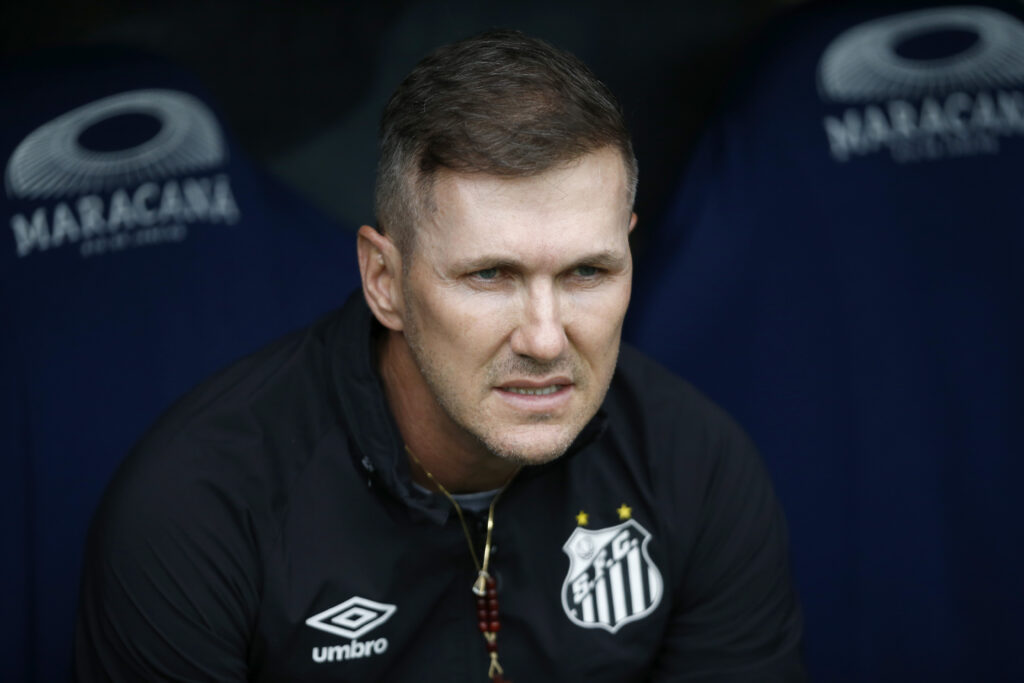 paulo turra Fluminense v Santos - Brasileirao 2023