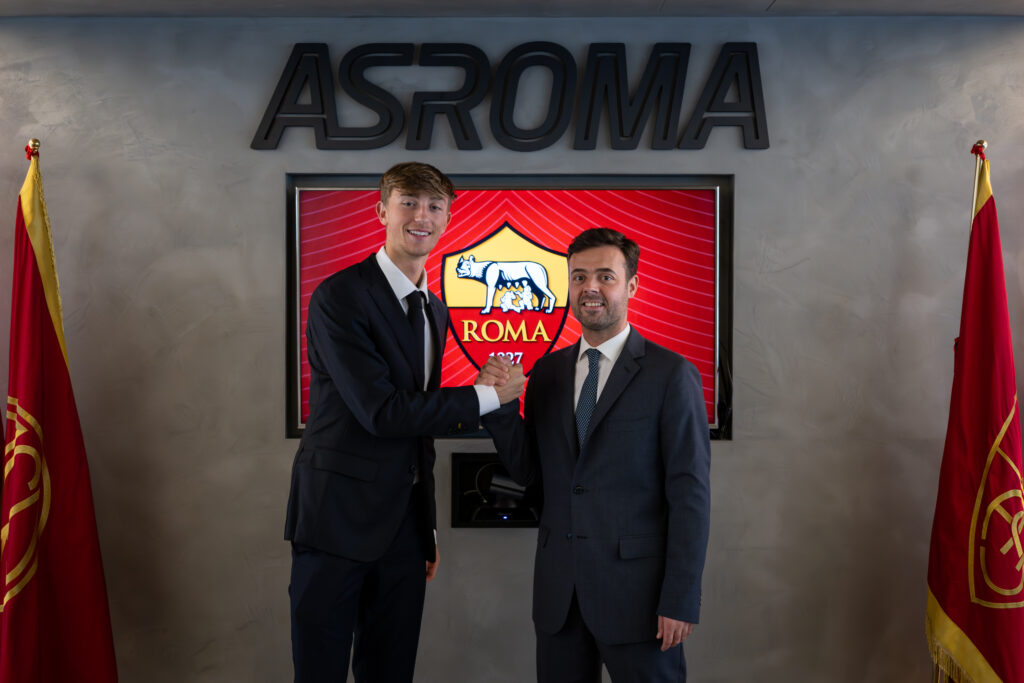 pinto huijsen AS Roma Unveil New Signing Dean Huijsen