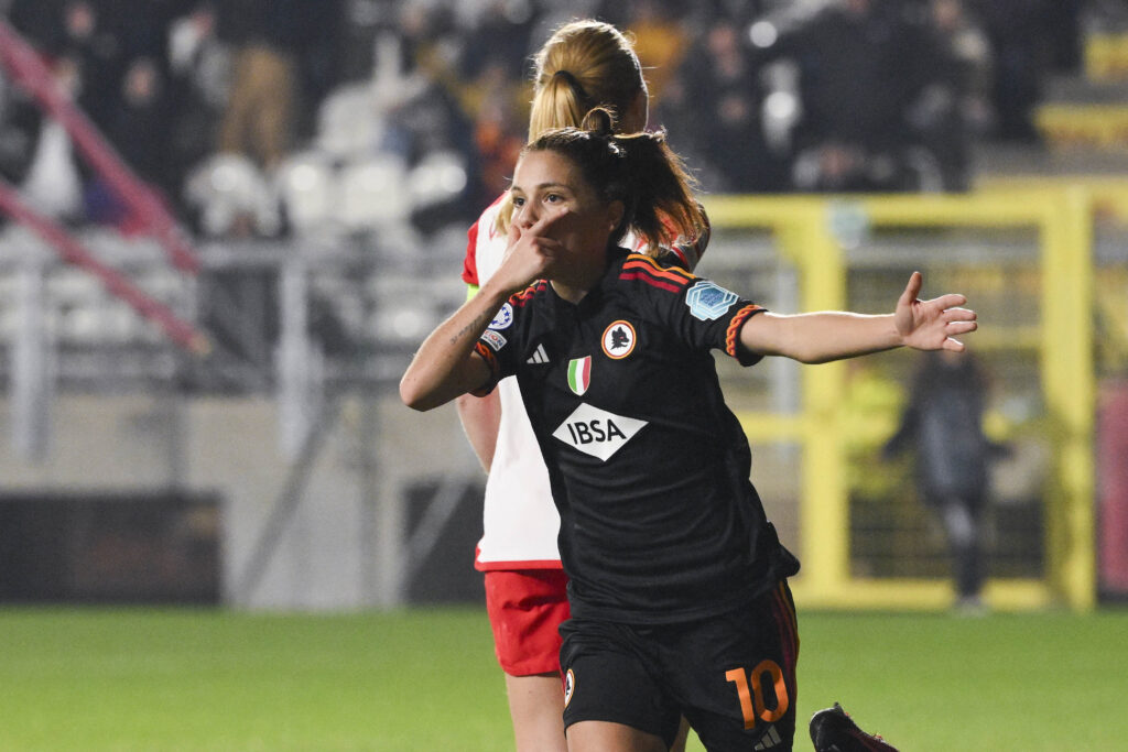 Manuela Giugliano AS Roma v FC Bayern München: Group C - UEFA Women's Champions League 2023/24