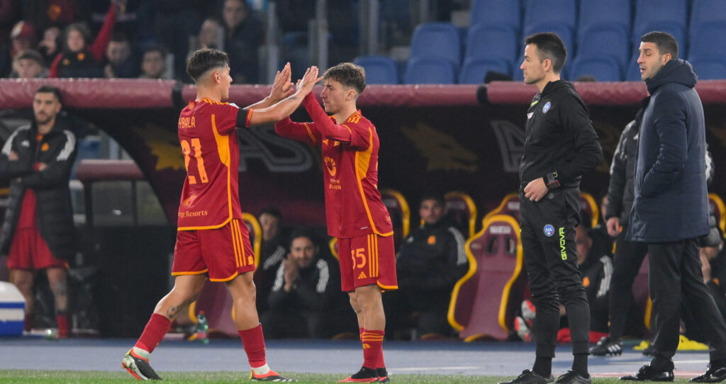 Baldanzi e Dybala AS Roma v Cagliari - Serie A TIM