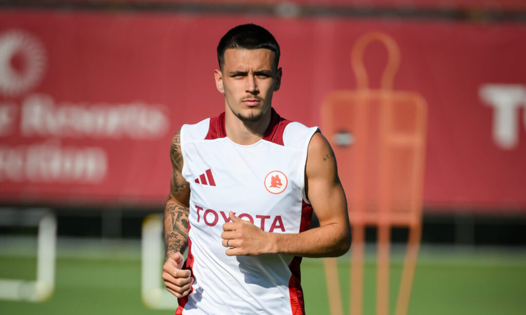 AS Roma Unveil New Signing Enzo Le Fee
