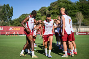 le fee AS Roma Unveil New Signing Enzo Le Fee