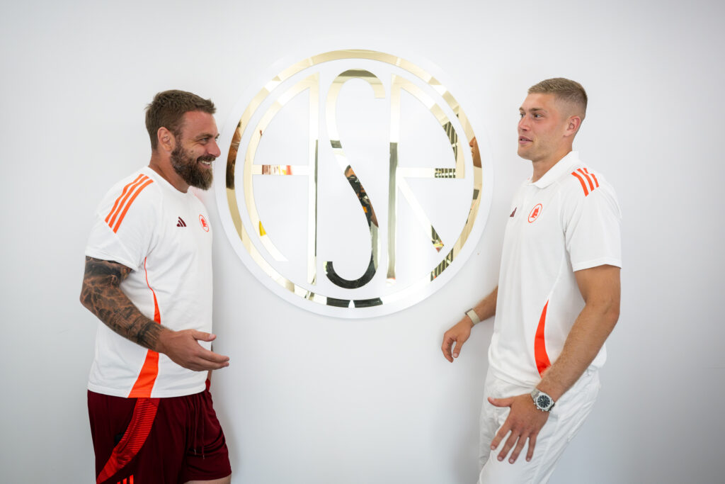 De Rossi Dovbyk AS Roma UNveil New Signing Artem Dovbyk