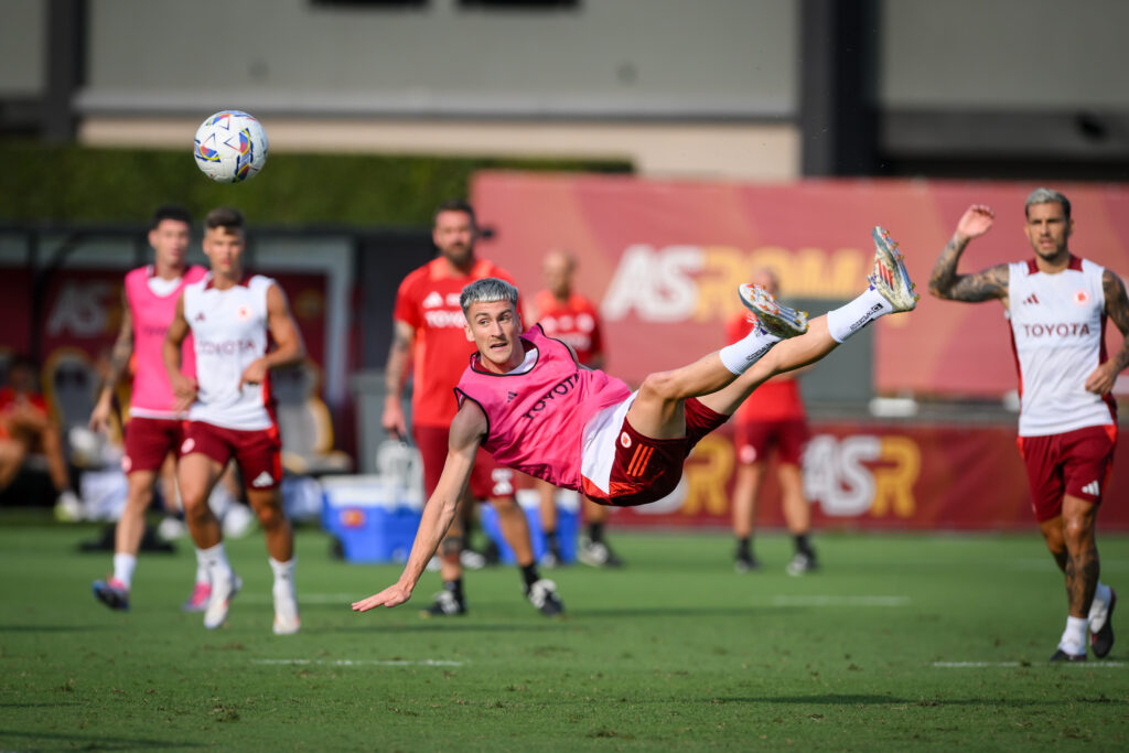 saelemaekers AS Roma Training Session