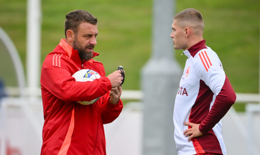AS Roma Training Session de rossi dovbyk